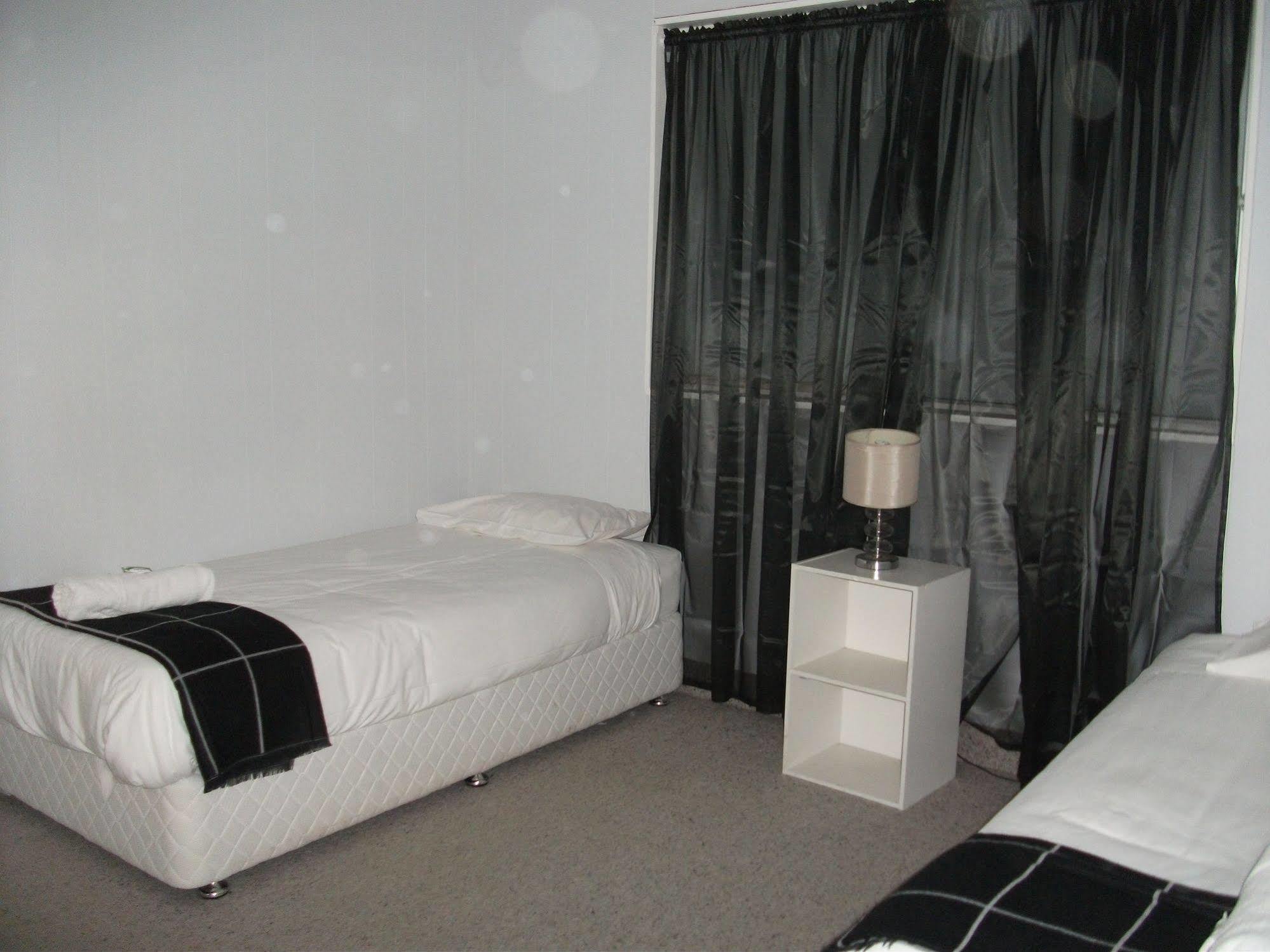 Beerwah Glasshouse Motel 외부 사진